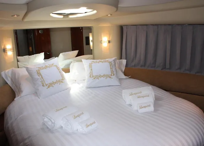Douro River Private Yacht-Accommodation